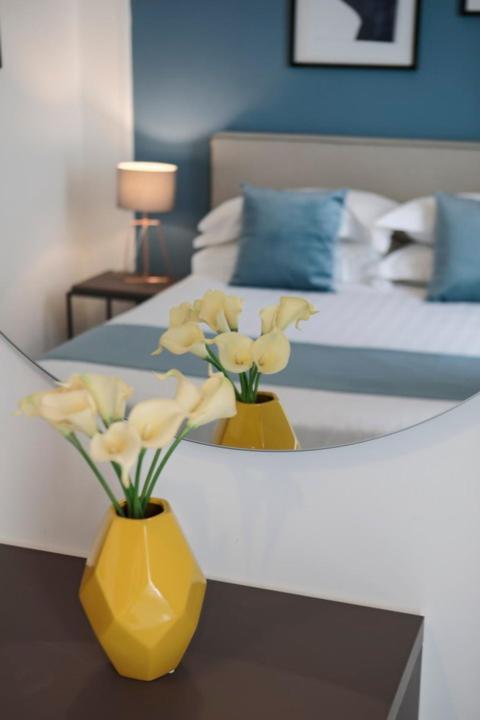 Bespoke Roma Suites Luaran gambar