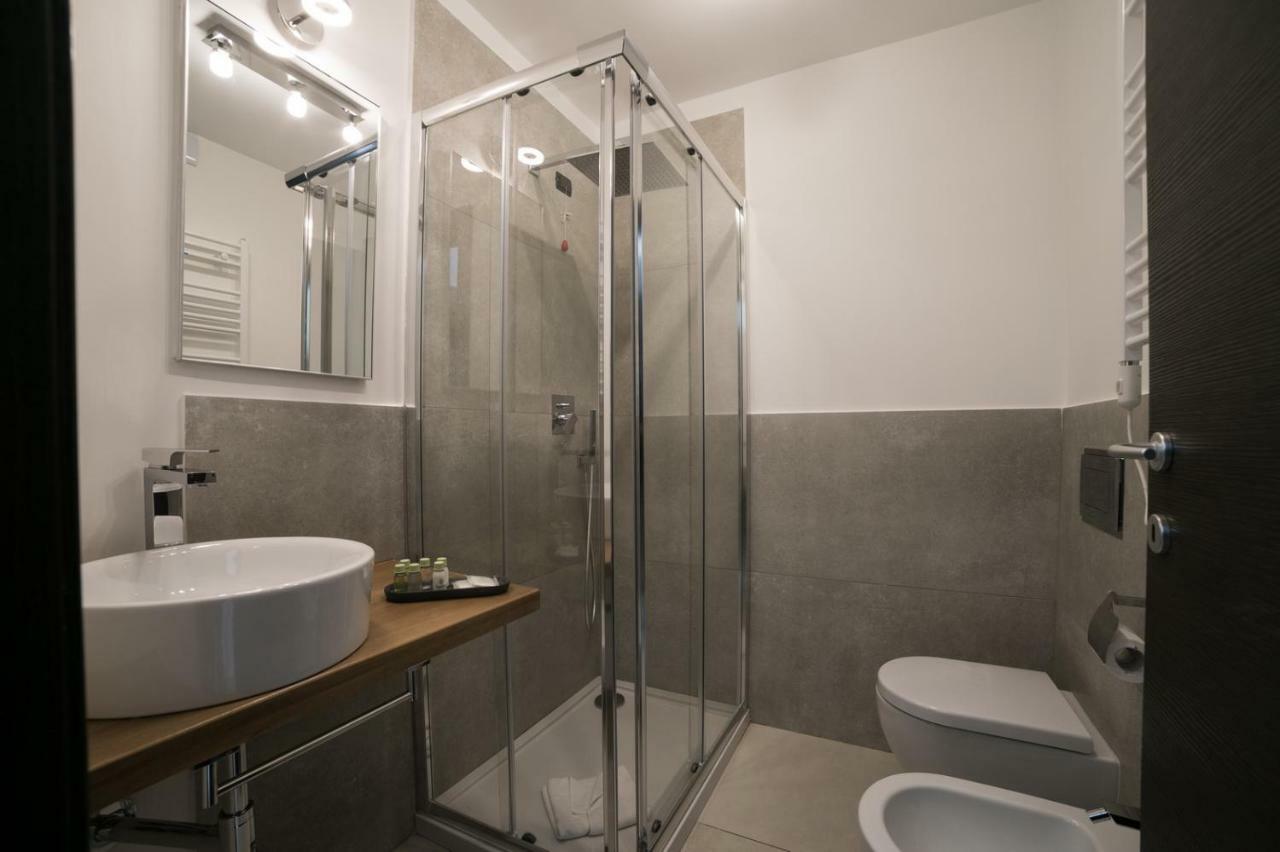 Bespoke Roma Suites Luaran gambar