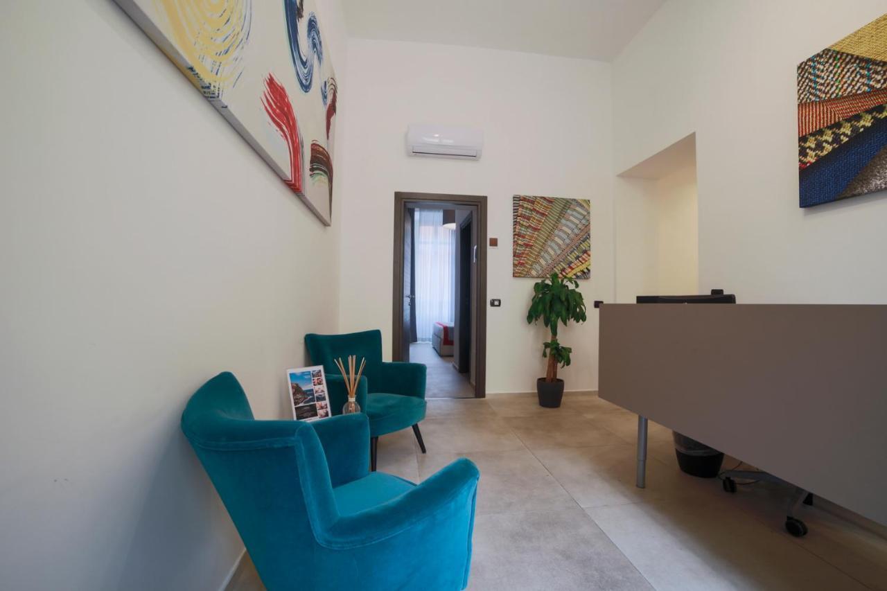 Bespoke Roma Suites Luaran gambar